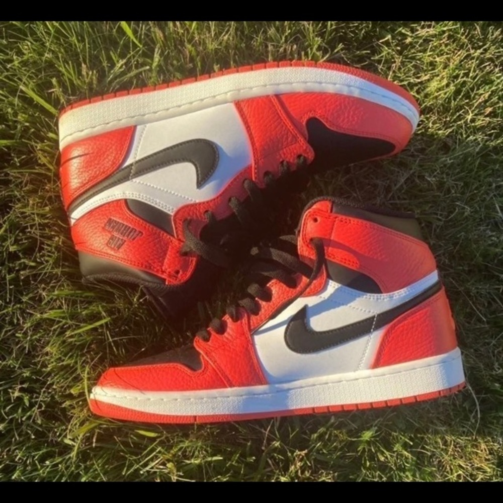 Air Jordan 1 Max Orange